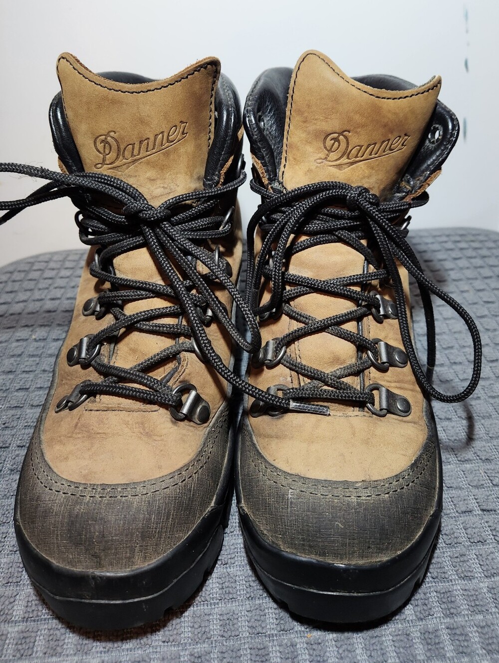 EUC Danner Mens Size 3.5 Combat Hiker Waterproof Leather Vibram Boots